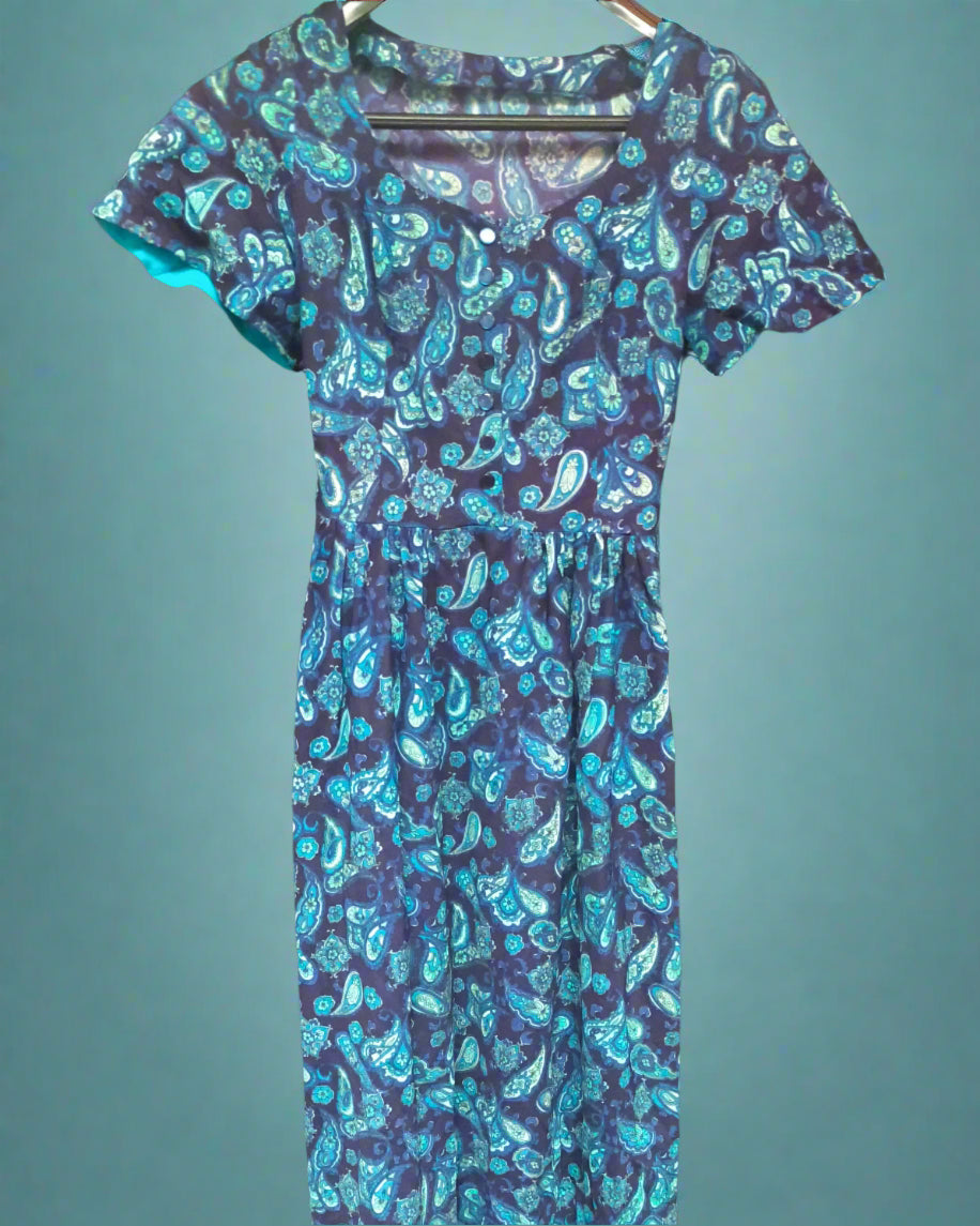 This is a lightwight long dress. It's dark blue with a turquoise paisley pattern and a peep of turquoise sleeve lining