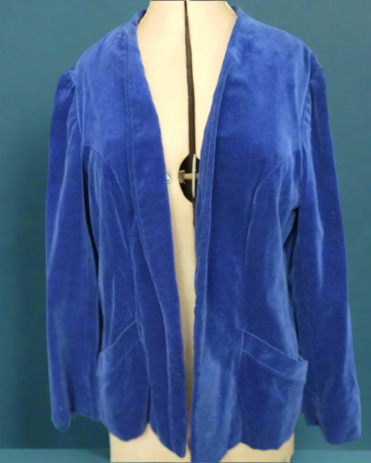 This jacket is royal blue velvet and fully lined with pockets . It  i probably tailormade. Shipped from Dunedin, New Zealand.